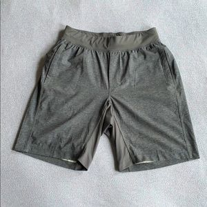 Men’s Lululemon shorts Medium Very Good Condition